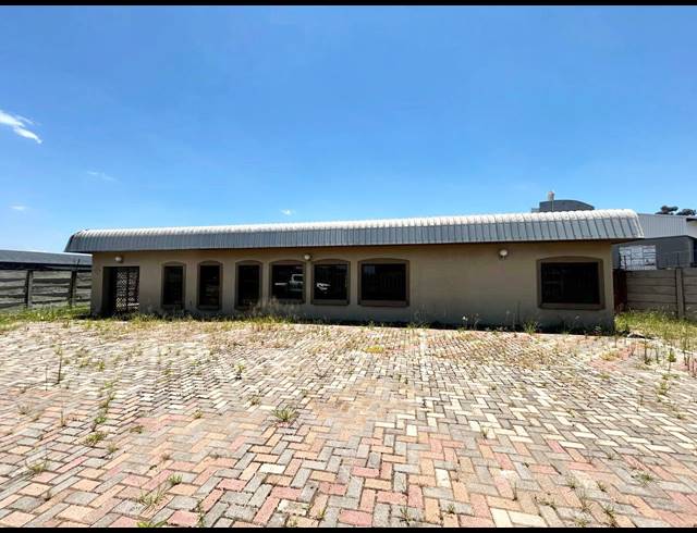 300M² BUSINESS CENTRE FOR SALE IN MAGNA VIA INDUSTRIAL